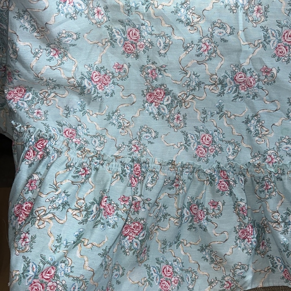 Vintage 70s 80s JCPenney 70"‎ Round Ruffled Tablecloth Blue Pink Rose Ribbon USA - Picture 2 of 5